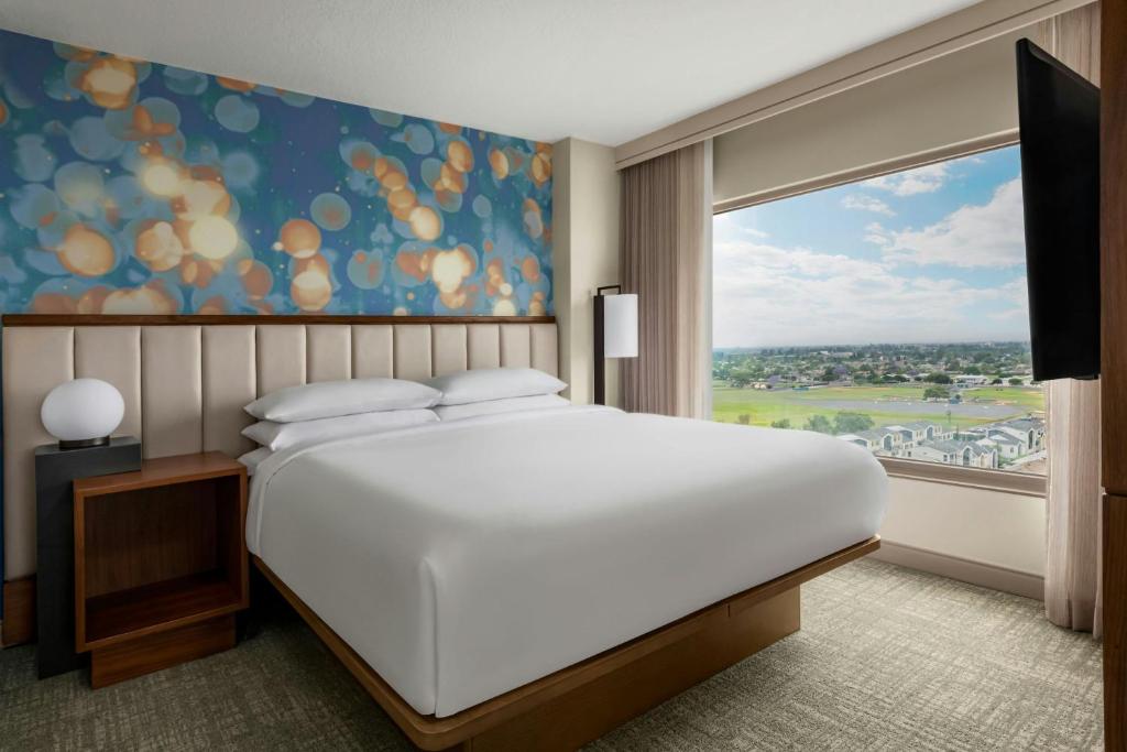 Room at Marriott Suites Anaheim, GARDEN GROVE - CA