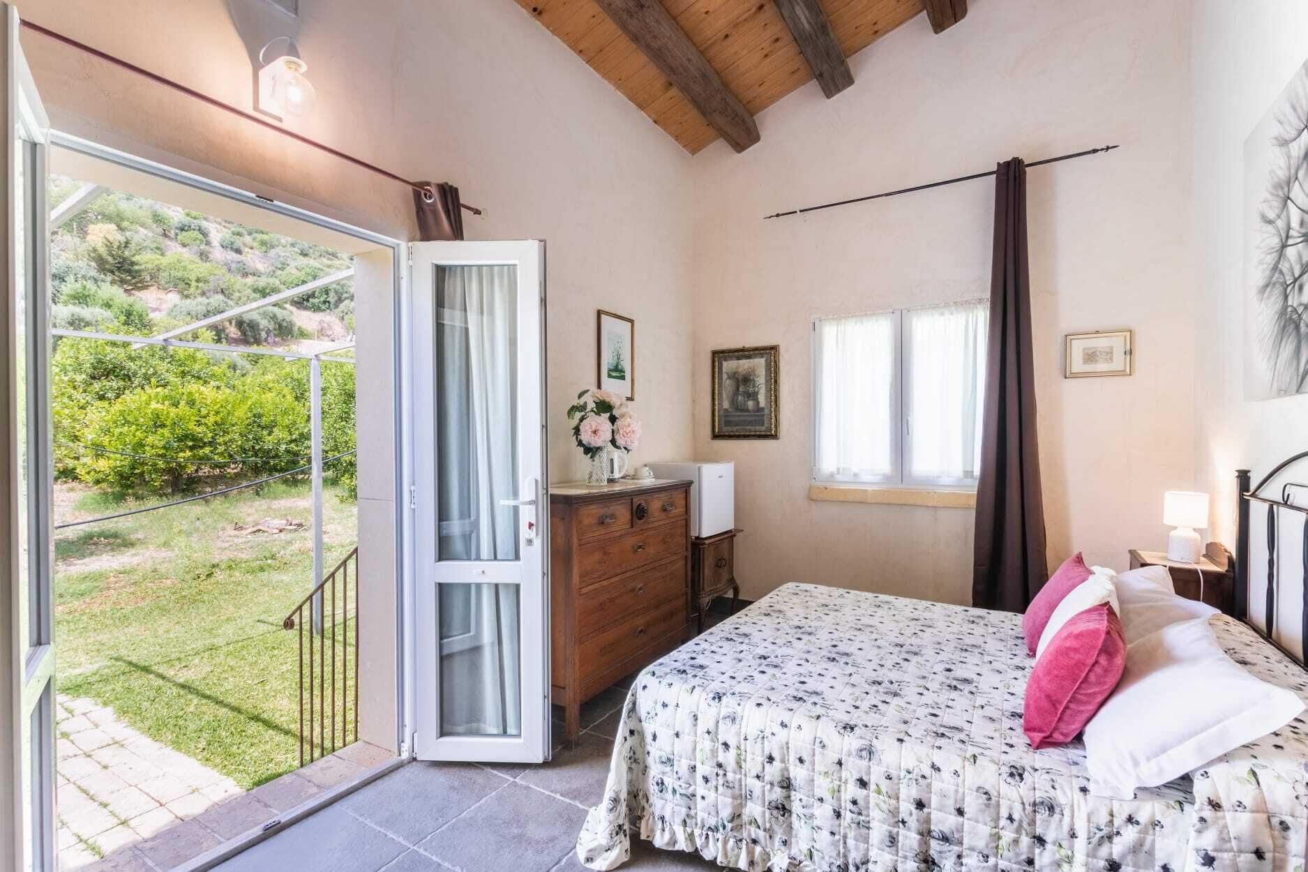1 BEDROOM, SUPERIOR, GARDEN VIEW