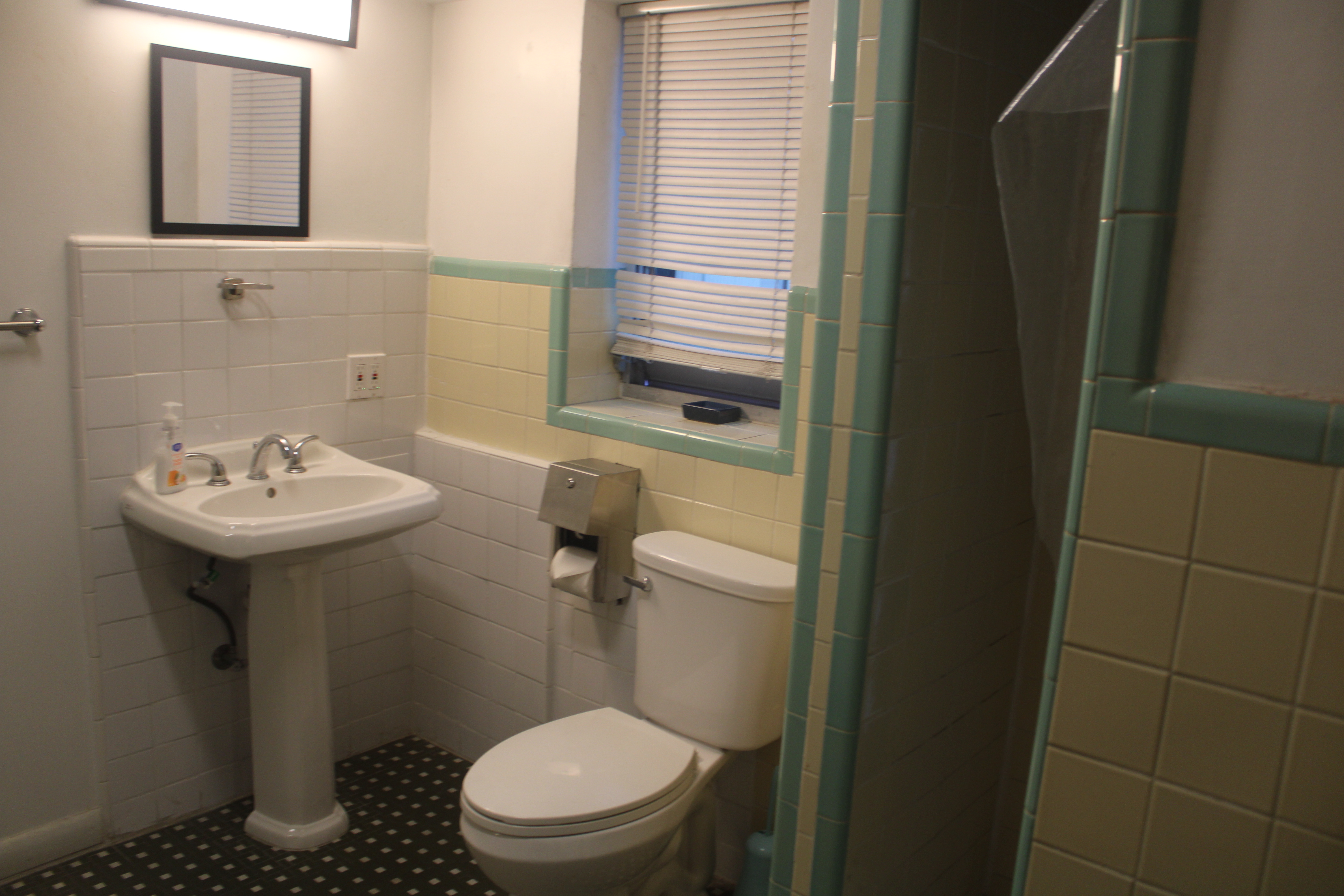 Private, Mixed Dorm, 8 Beds, Private Bathroom