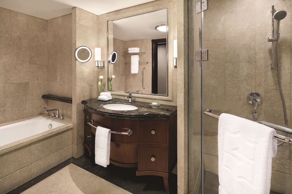 Shangri-La Hotel Jakarta 49/50