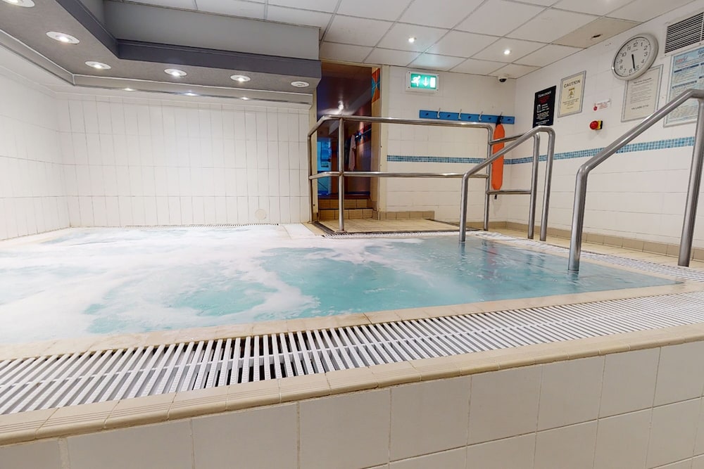 Village Manchester Hyde Hotel Leisure Club 13/40