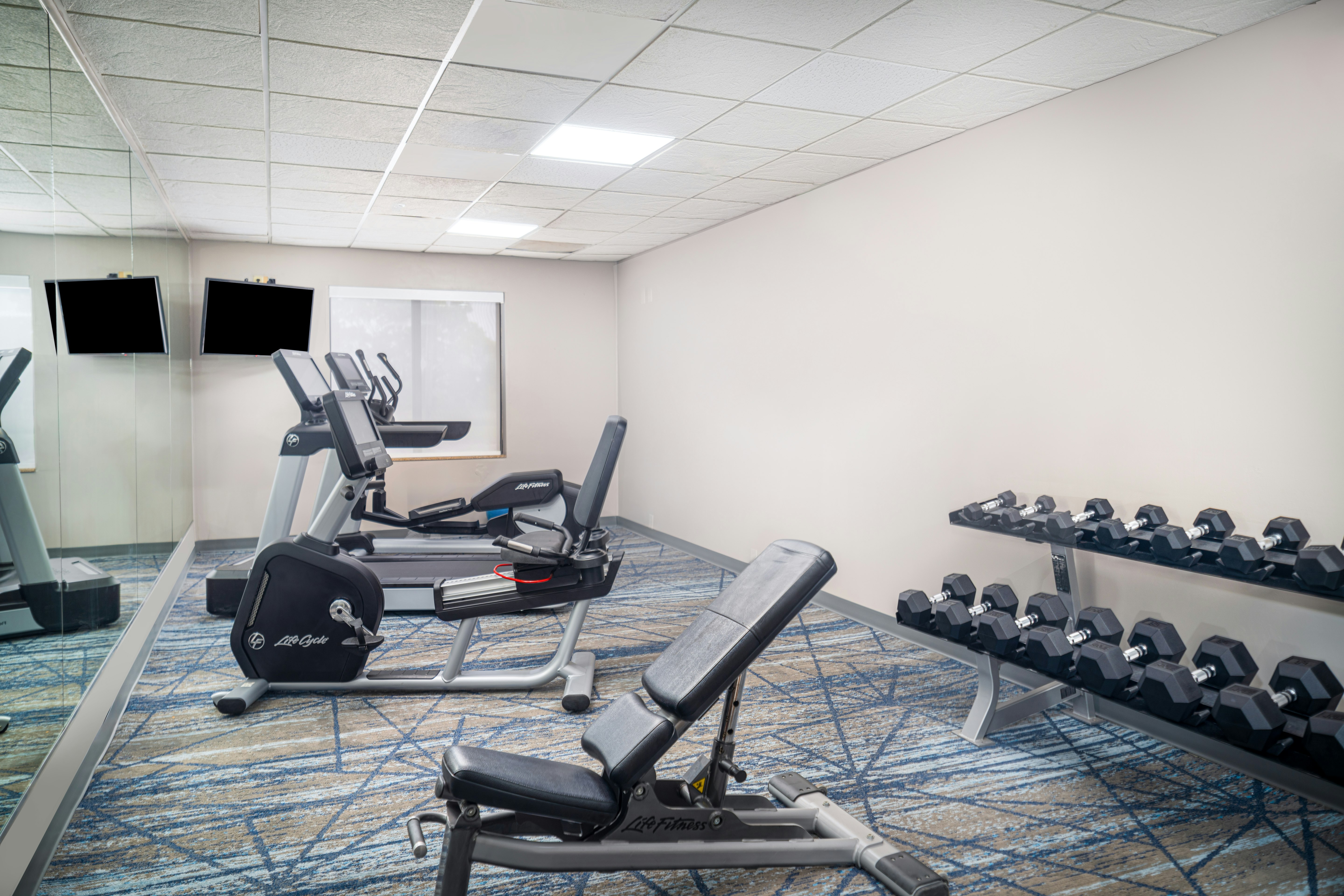 Holiday Inn Express Hotel And Suites Pratt 39/55