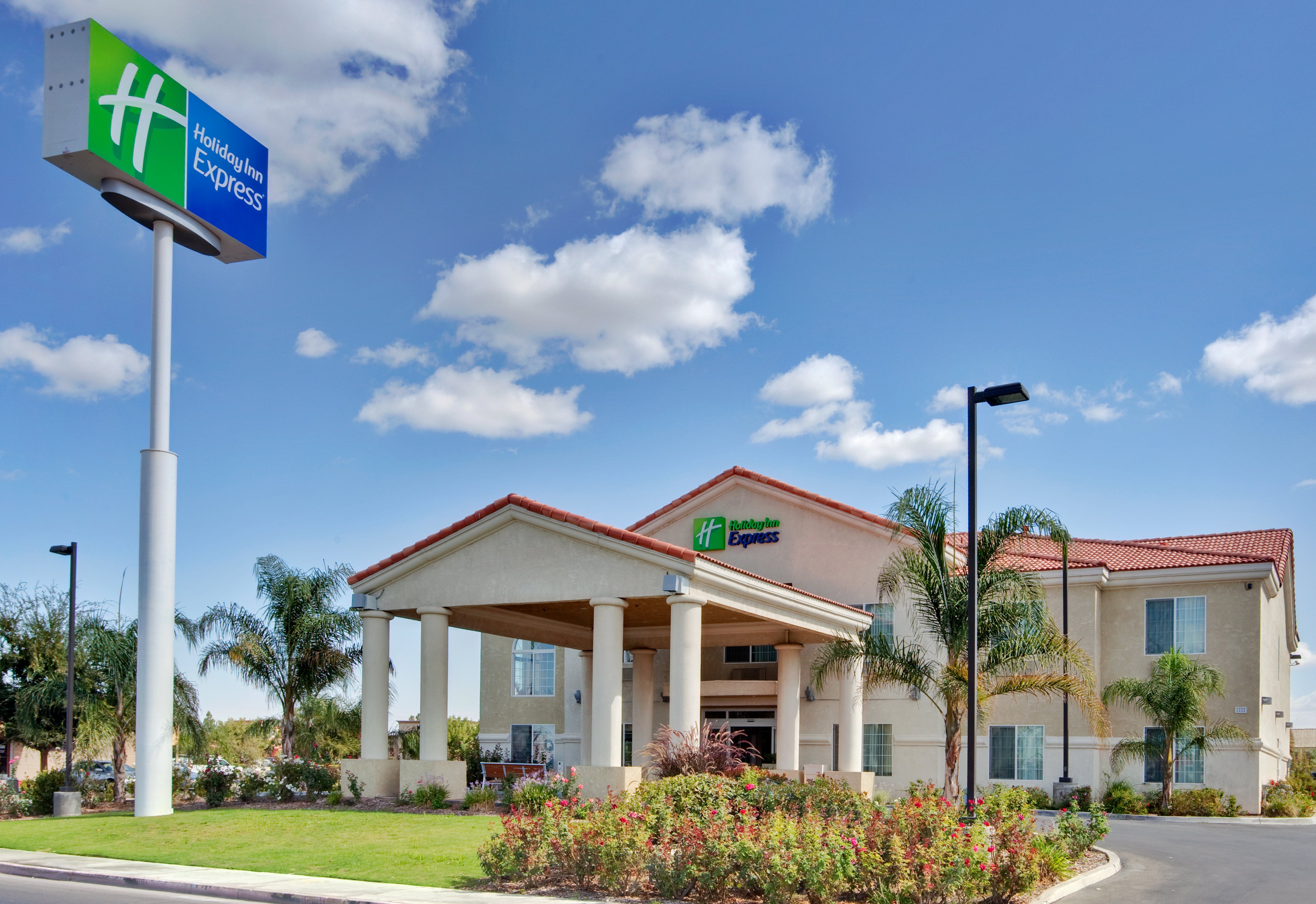 Holiday Inn Express Delano Hwy 99 4/49
