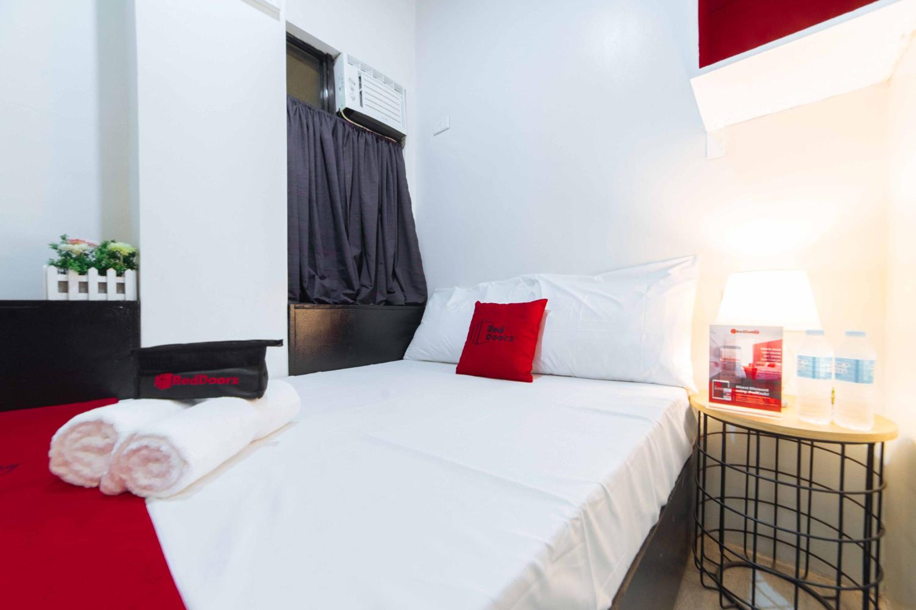 RedDoorz near G Mall Bajada Davao-Isolation Hotel 6/28
