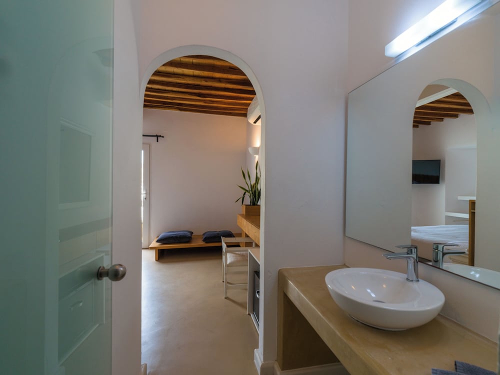 Rhenia Hotel and Bungalows 87/88