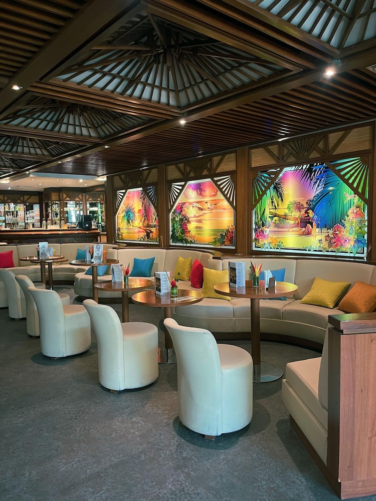 Tiama Hotel 67/72