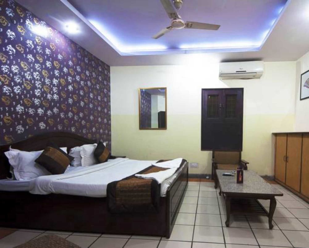 HOTEL AIRPORT INN 8/46