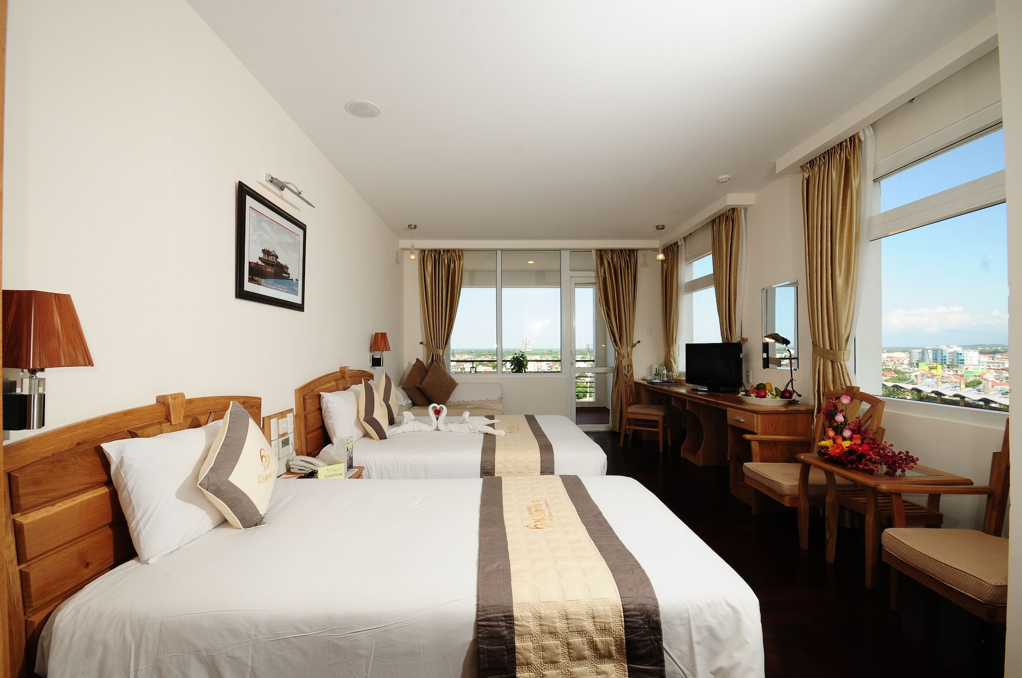 EXECUTIVE, DOUBLE OR TWIN BED