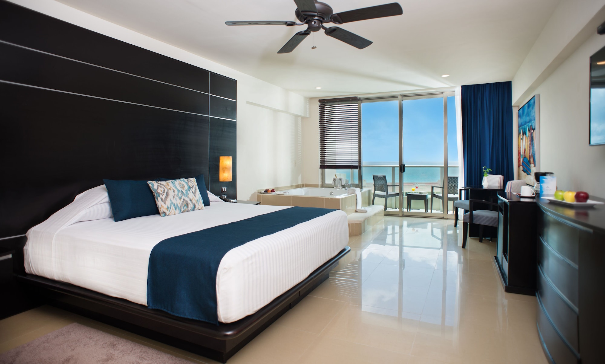 Grand, Luxury, Suite, King Bed, Hot Tub
