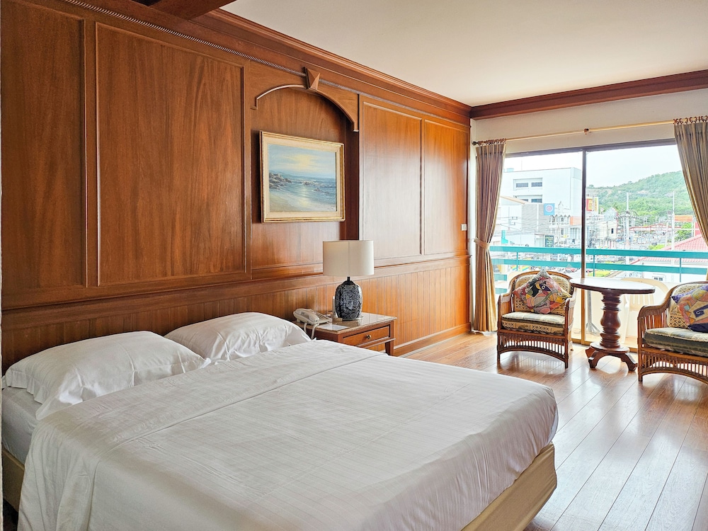 Deluxe, Queen Bed
