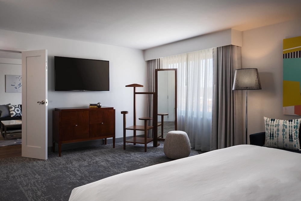 Room at The Baronette Renaissance Detroit Novi Hotel, NOVI - MI