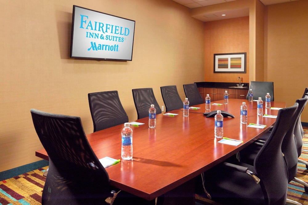 Fairfield Inn Suites Fayetteville North 41/50