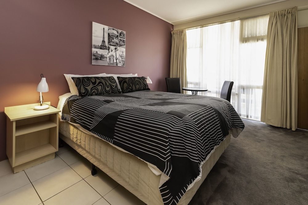 PRINCE MARK MOTOR INN 22/47