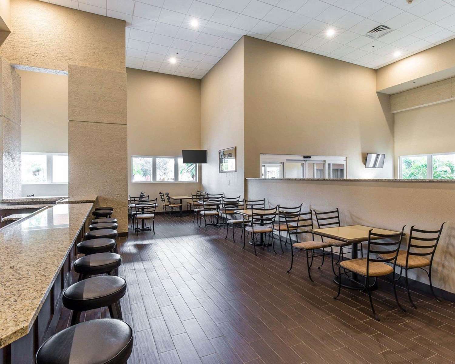 Comfort Inn Naples East I-75 4/10