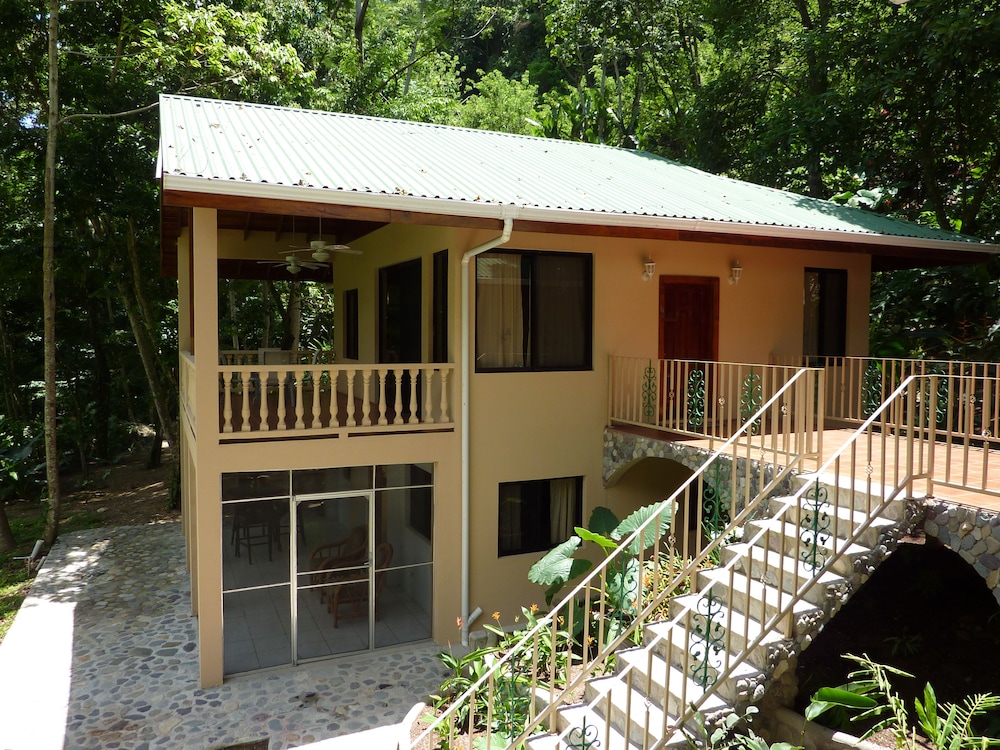 Villas Pico Bonito 6/66