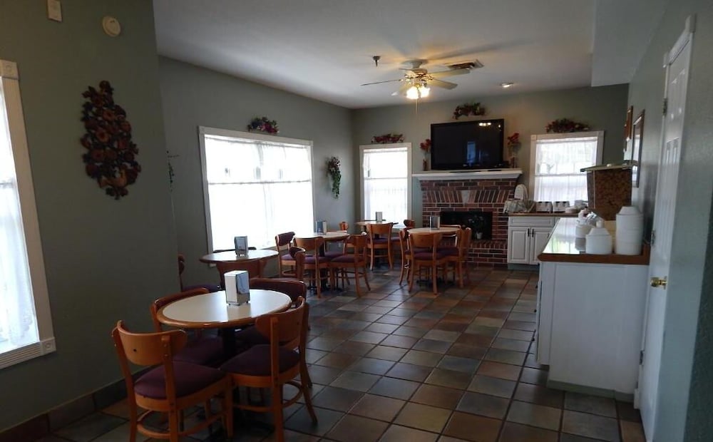 Carriage House Inn 52/61