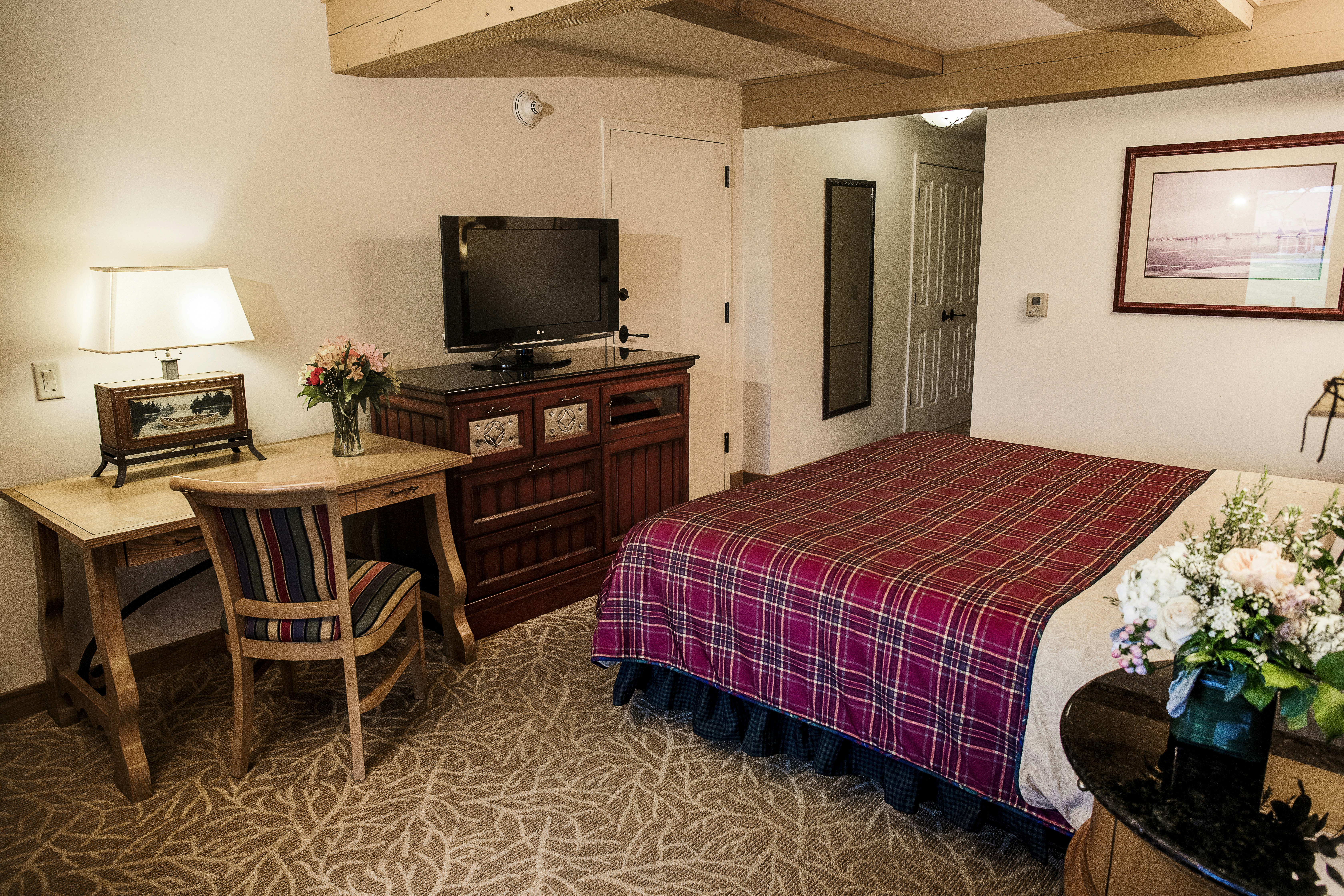 Lodge, King Bed