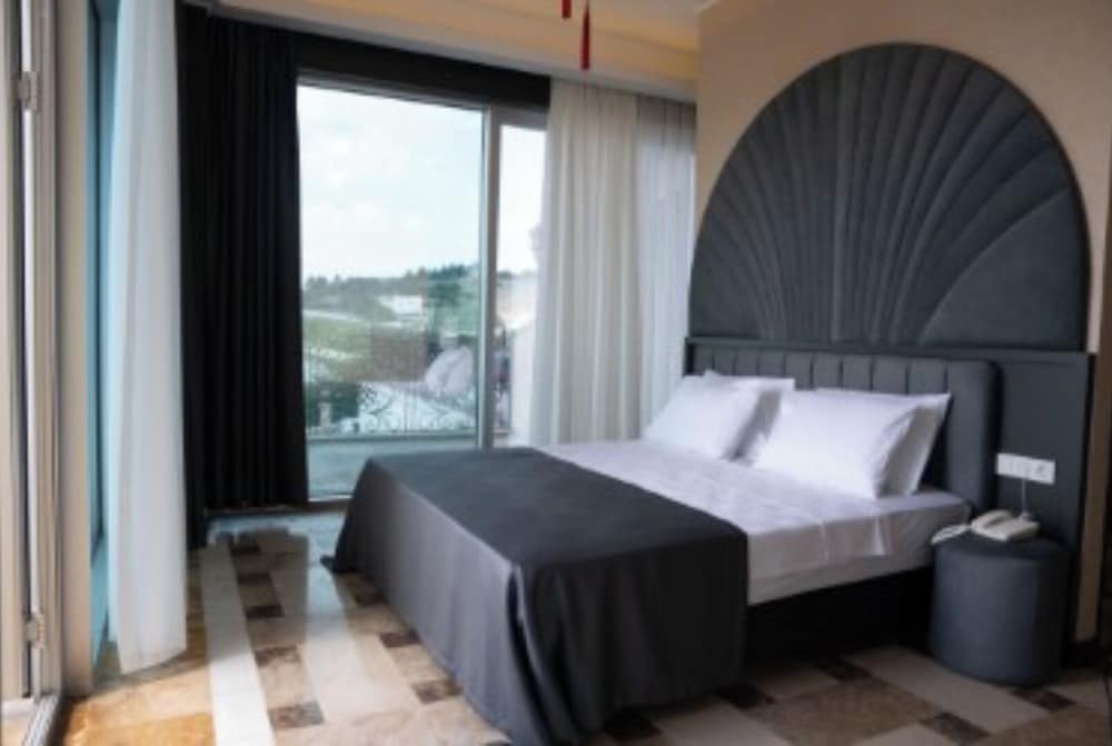 Kronos Hotel 10/39
