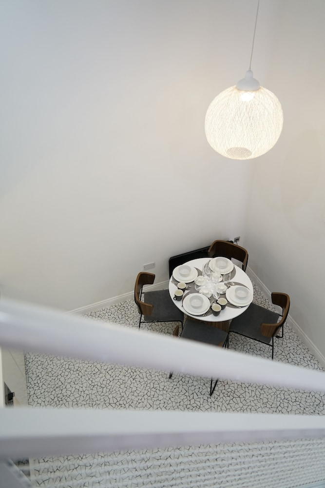 Trueman Court Luxury Serviced Apartments 27/55