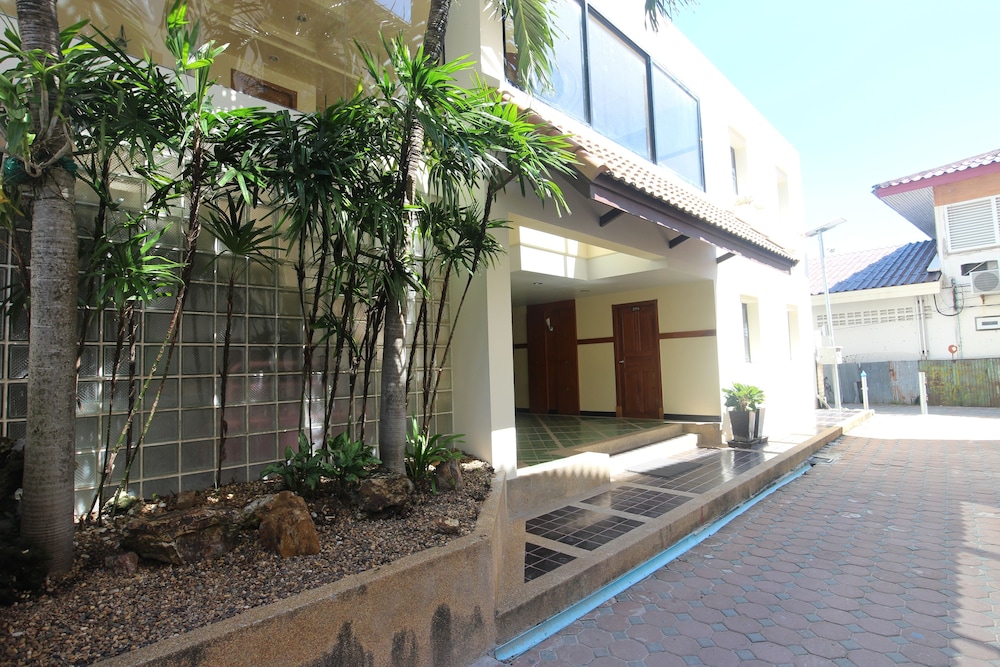 Phi Phi Hotel 61/64