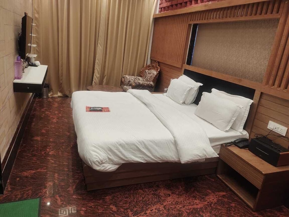 Hotel Stay At Green View 24/47