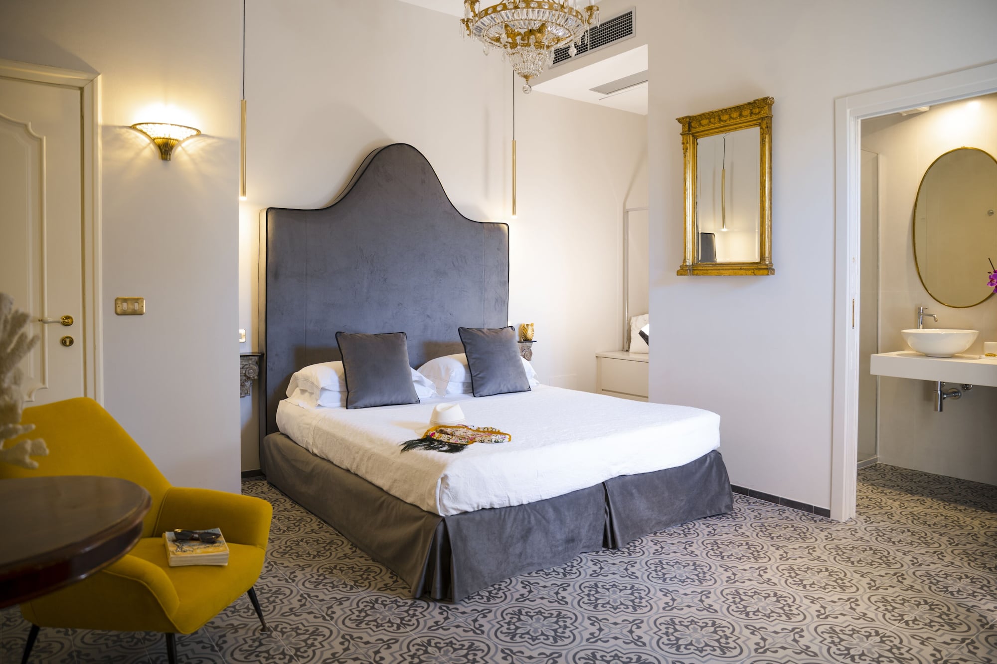 SUPERIOR, DOUBLE BED