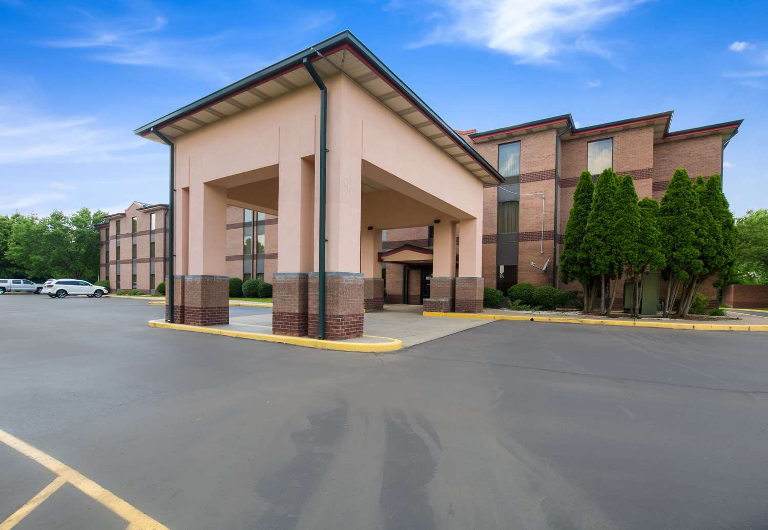 Spark by Hilton Sellersburg 24/24