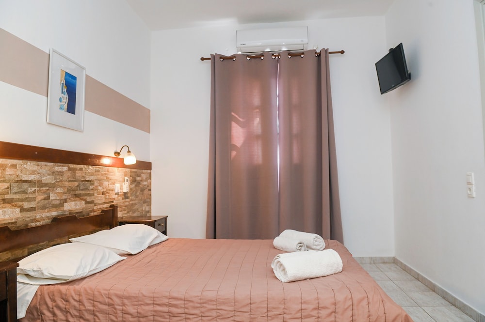 ROOM, DOUBLE BED, NO BALCONY