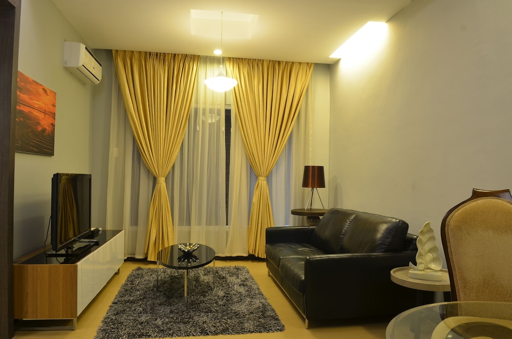 D Hotel And Suites 41/50