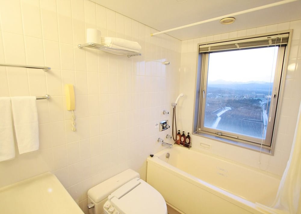 Sendai Hills Hotel 33/37