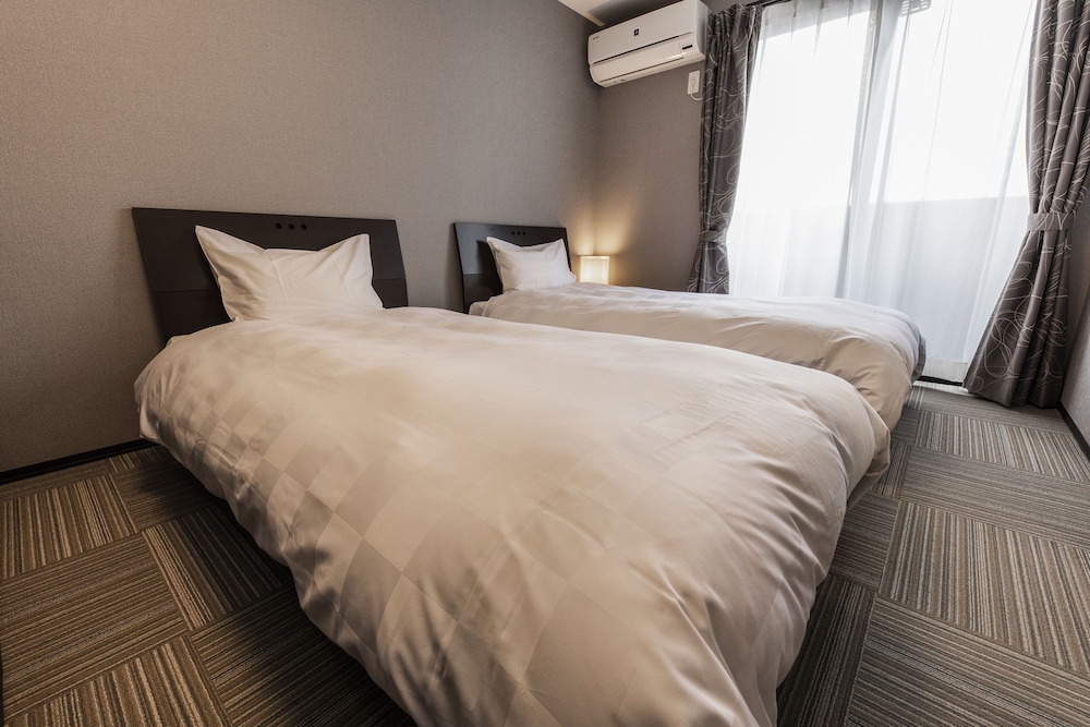 ROOM, TRIPLE, RIVER VIEW