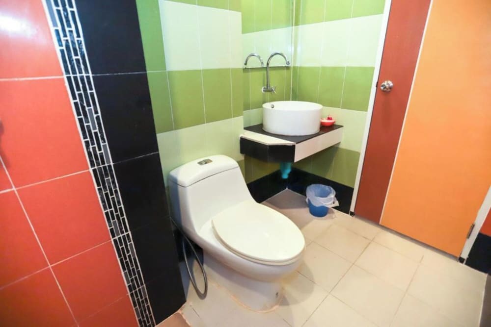 C Tower Hotel 40/43