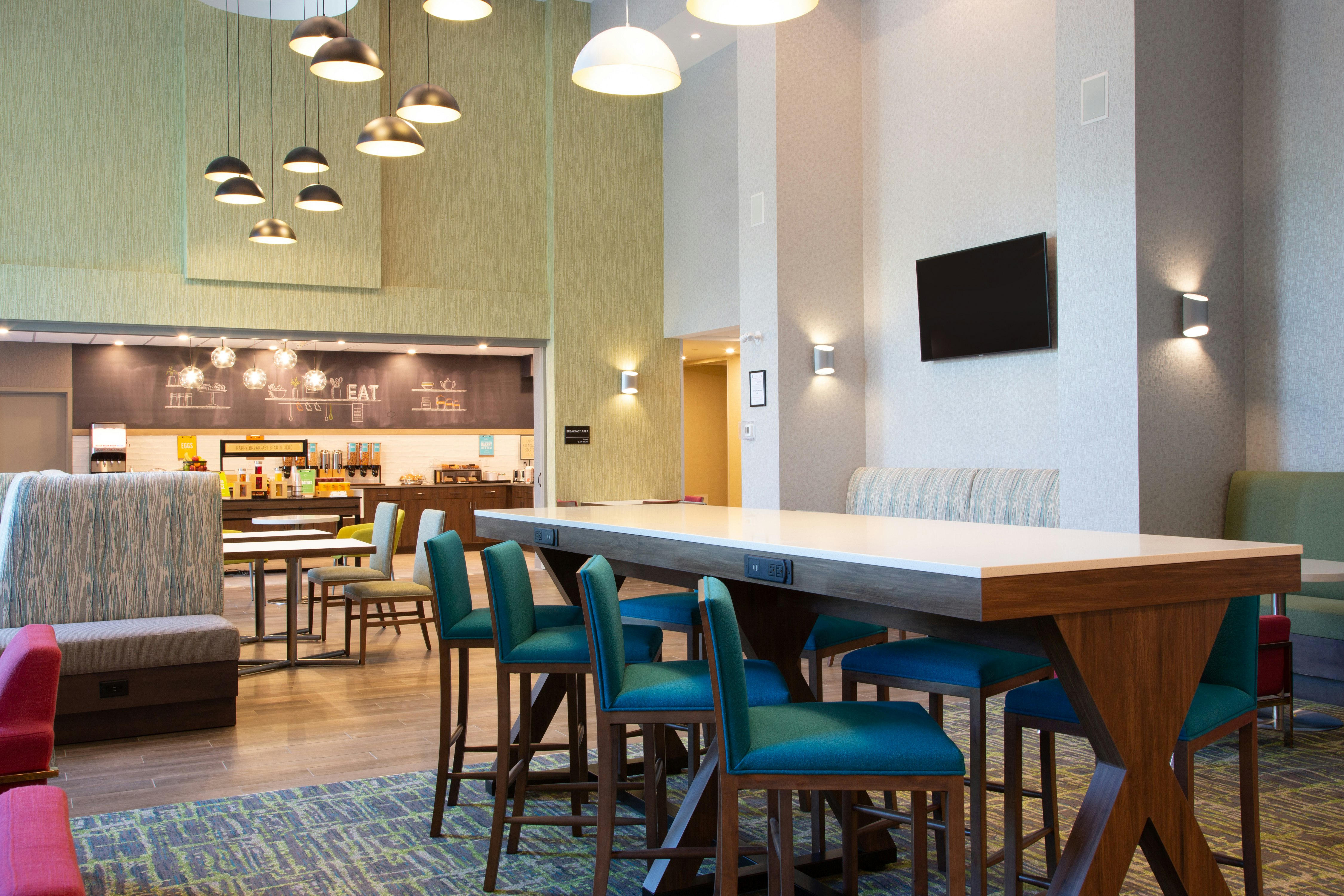 Hampton Inn and Suites Edmonton St. Albert, AB 14/24
