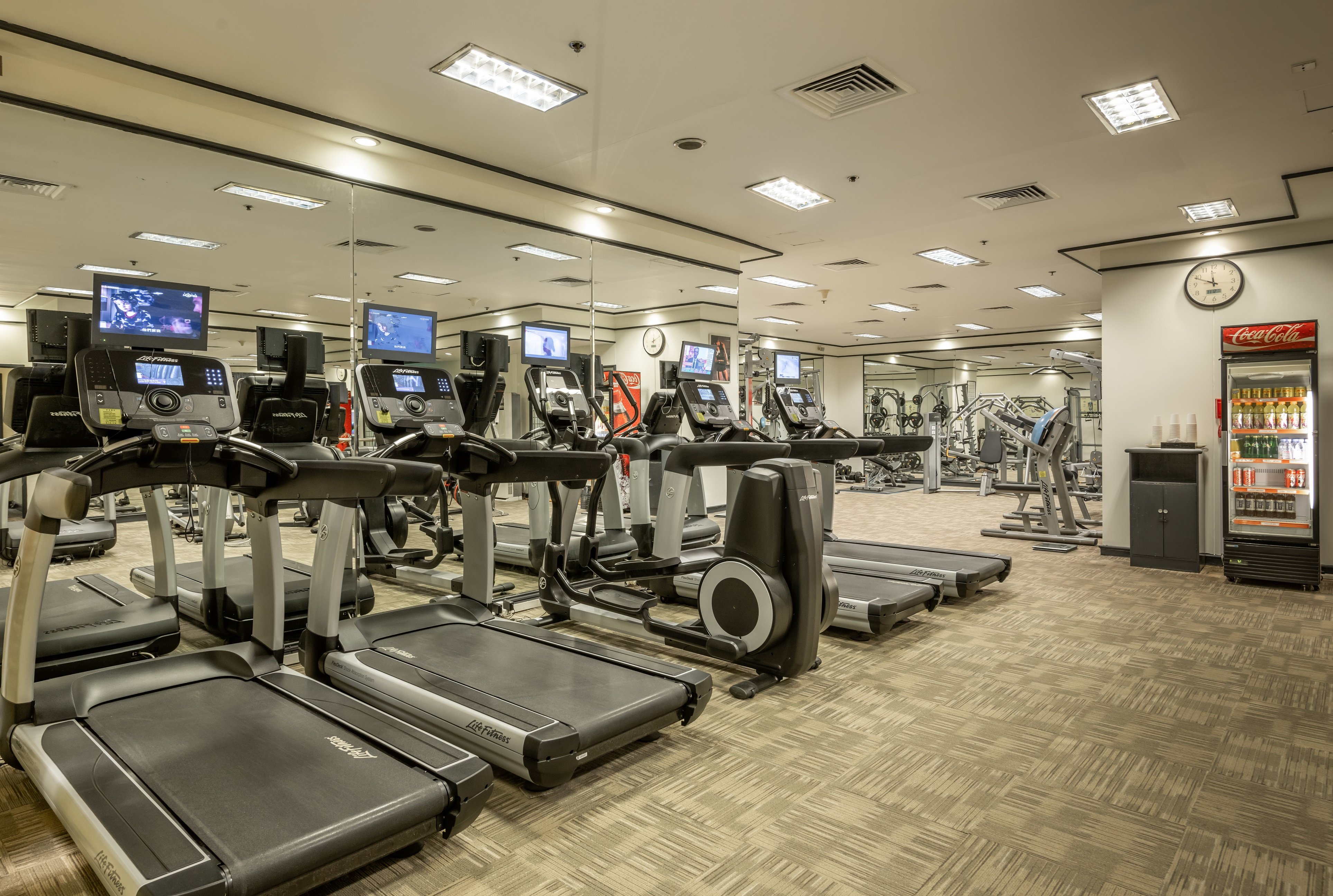 Crowne Plaza Shanghai 45/83
