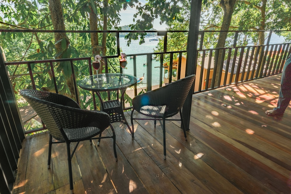 Chareena Hill Beach Resort 41/70