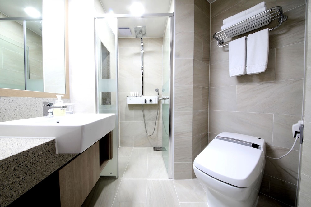 Golden Tulip Essential Namgang 47/49