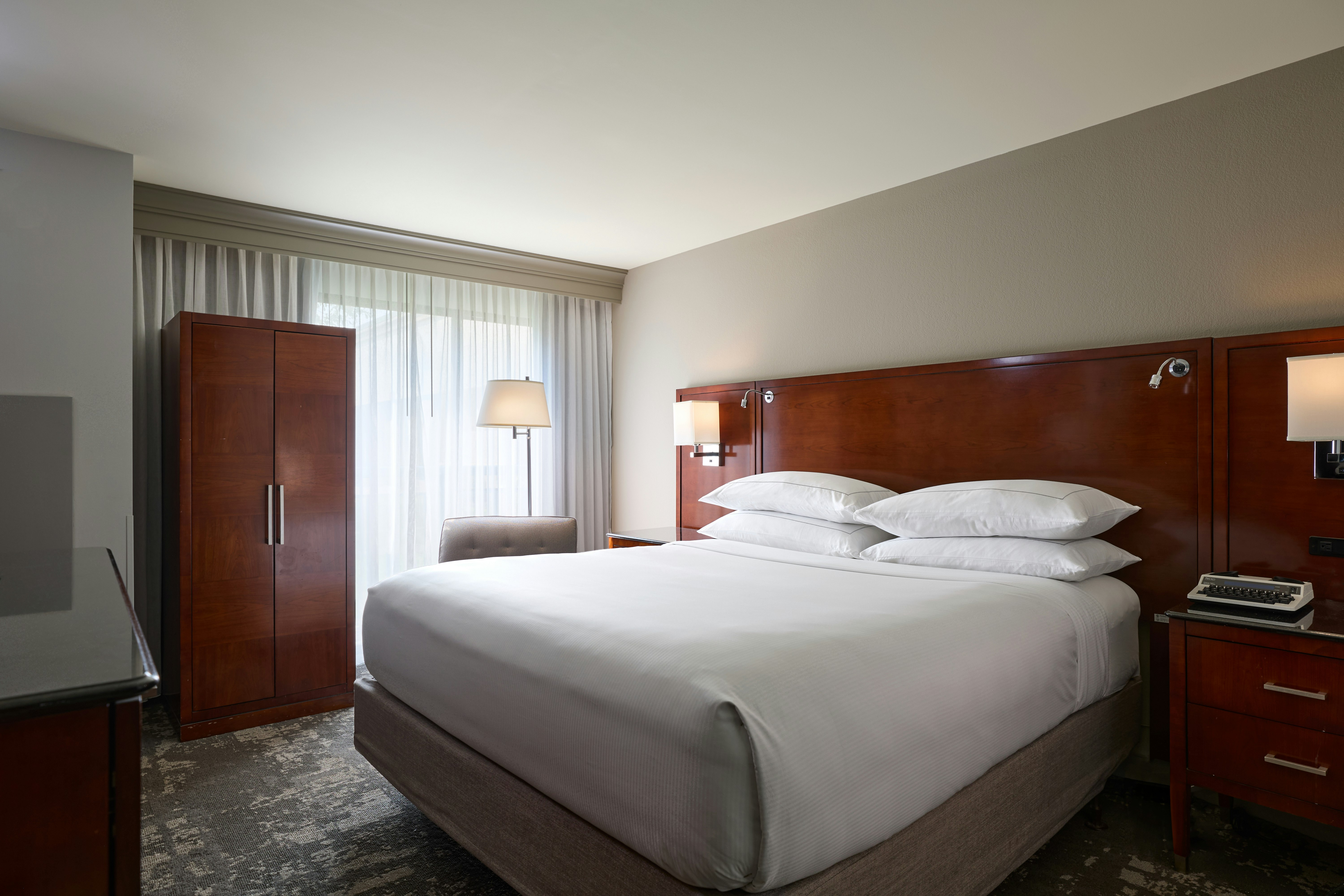 ROOM, KING BED, ACCESSIBLE