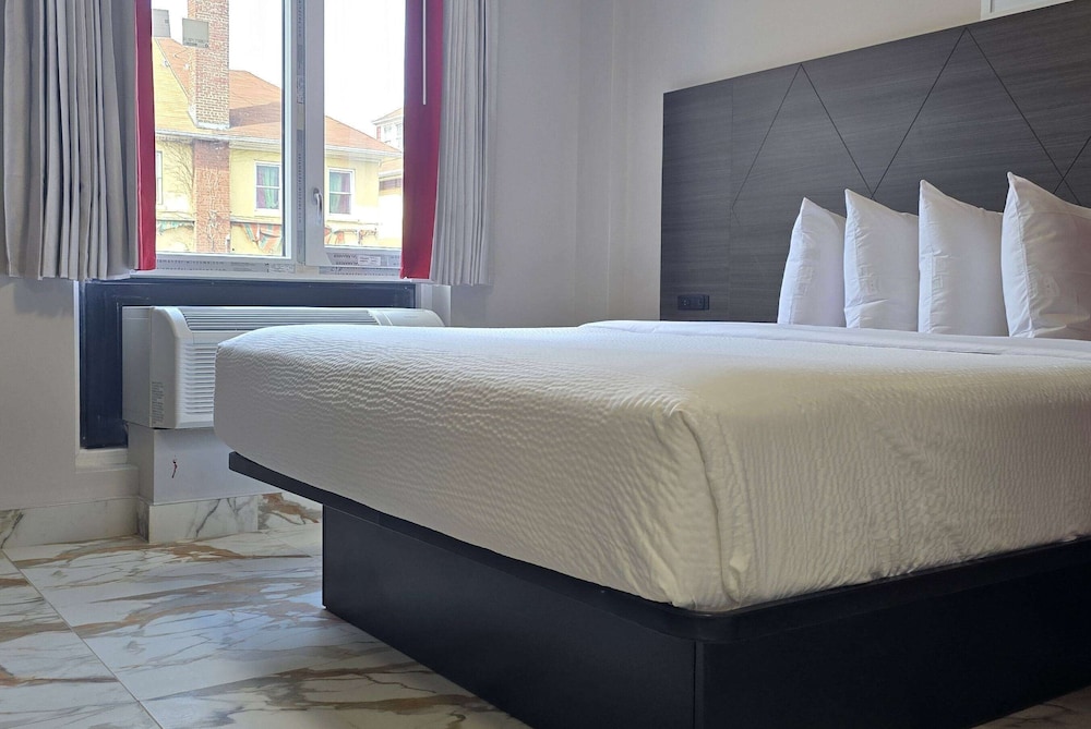 Ramada by Wyndham Brooklyn Empire Blvd 29/50
