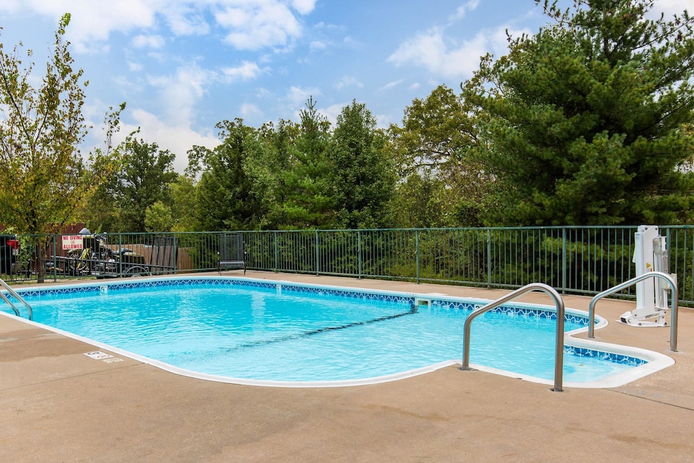 Baymont by Wyndham Branson Thousand Hills 22/42