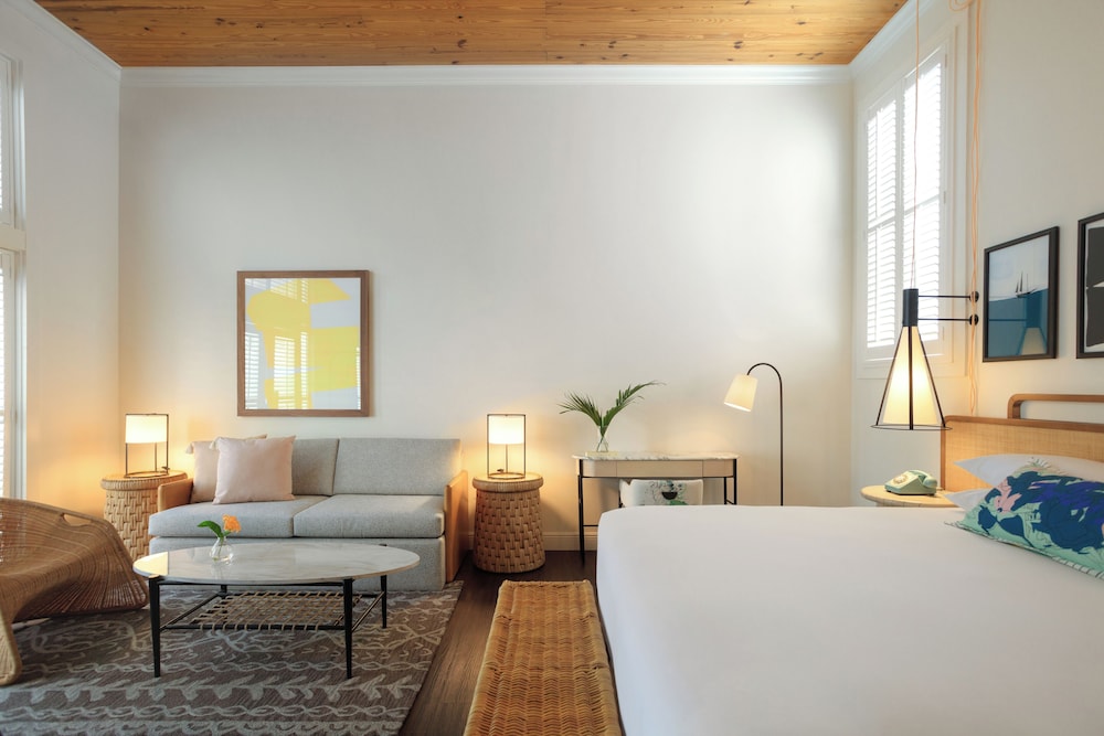 1 BEDROOM, SUITE