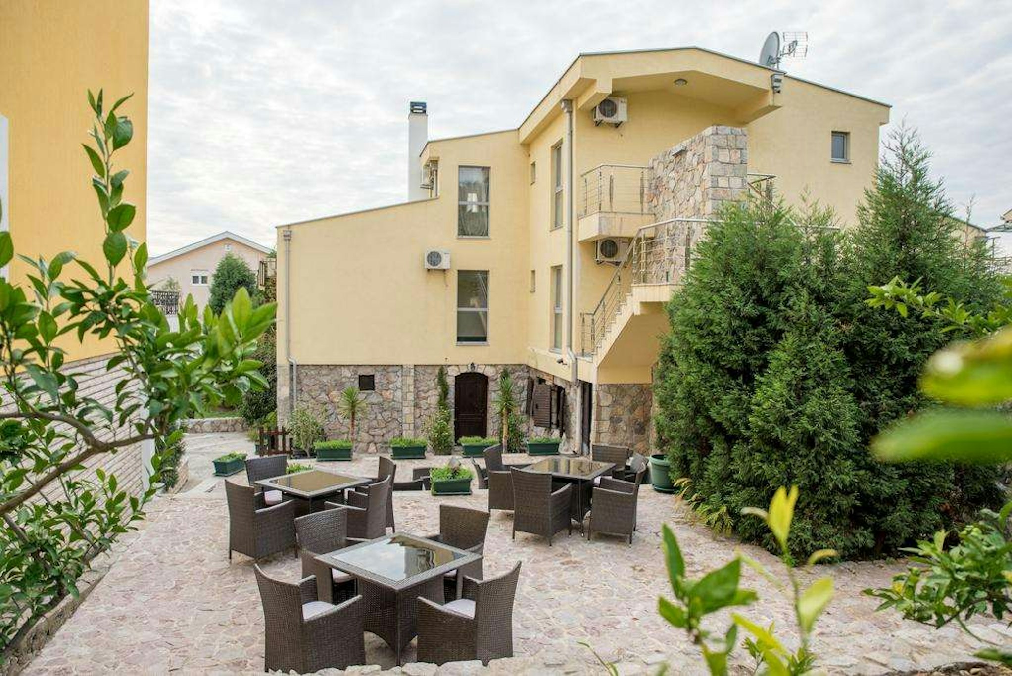 Hotel Crnogorska Kuca in PODGORICA