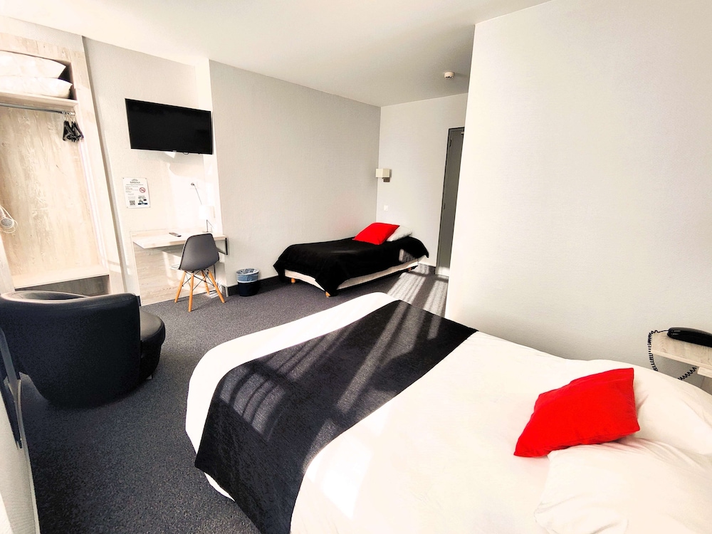 غرفة بسرير كوين وسرير فردي، Brit Hotel Suisse Et Bordeaux 2/10