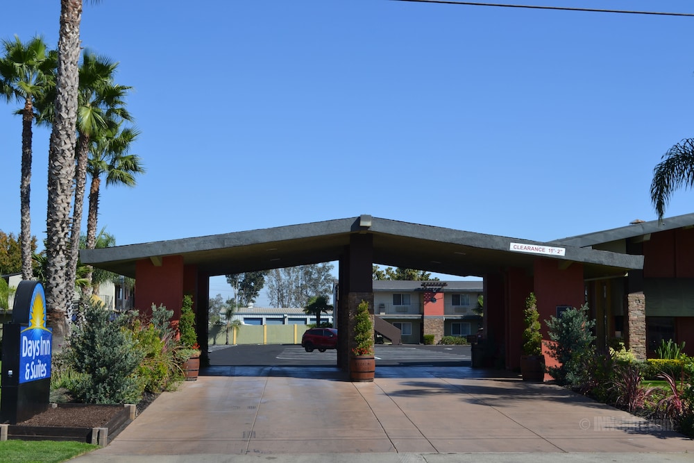 Days Inn & Suites by Wyndham Lodi 22/36
