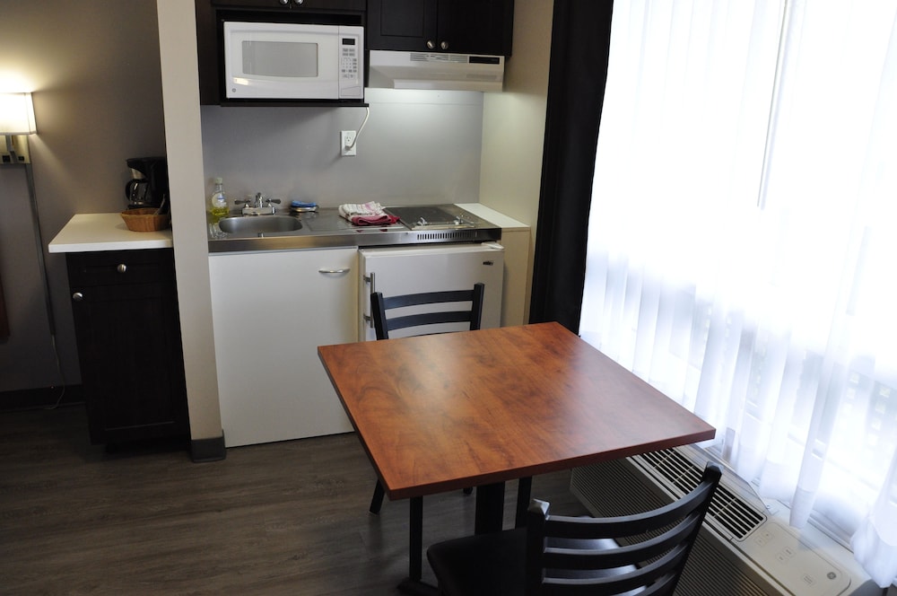 Moonlight Inn and Suites Sudbury 27/50