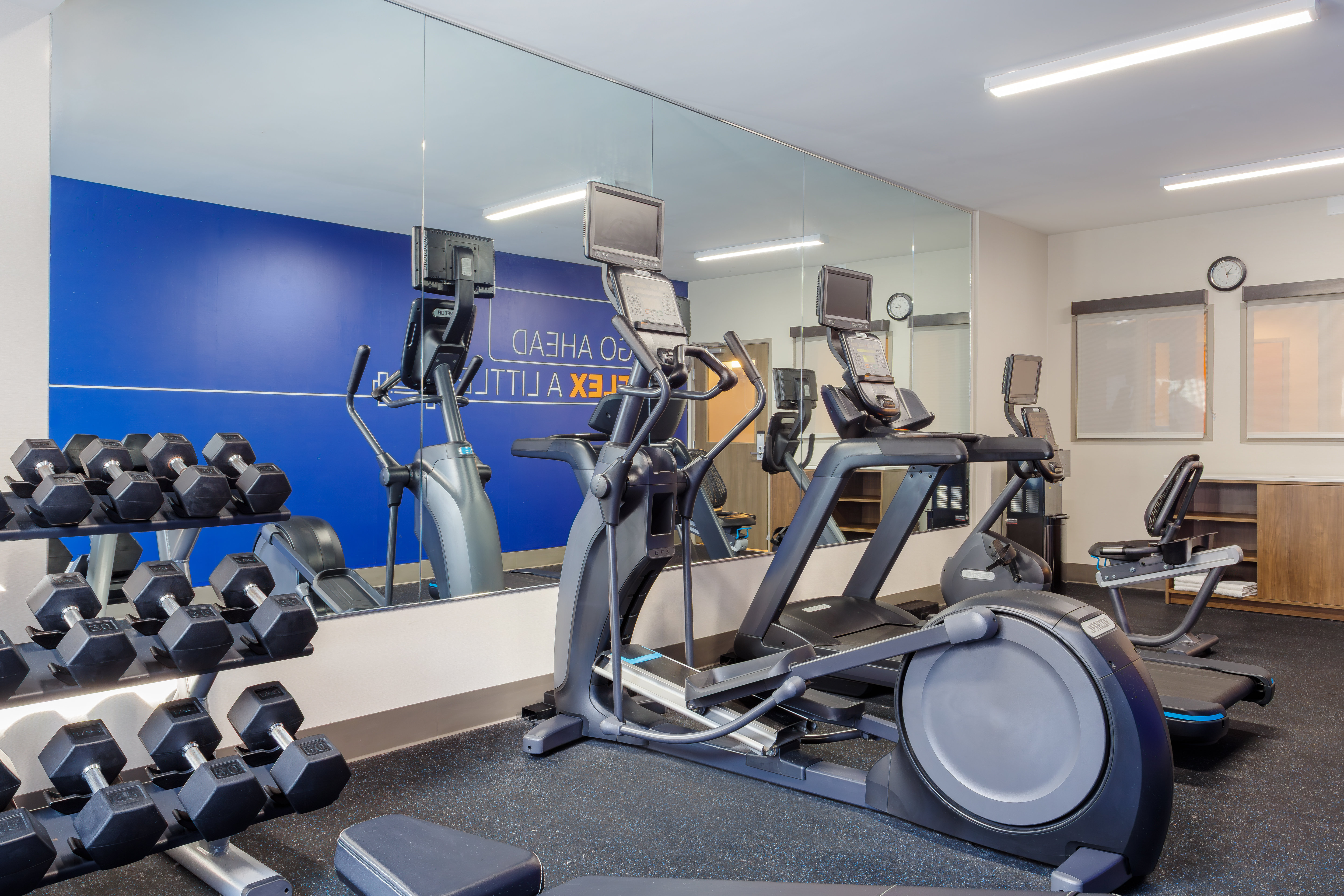 Holiday Inn Express Hotel And Suites Lancaster 46/72