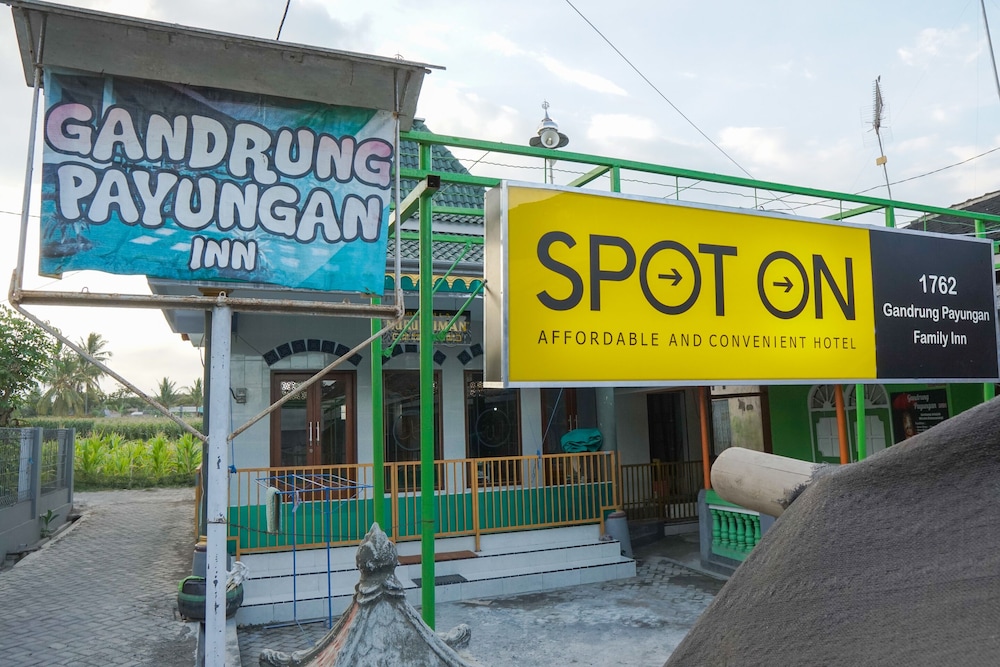 SPOT ON 1762 Gandrung Payungan Family Inn 4/26