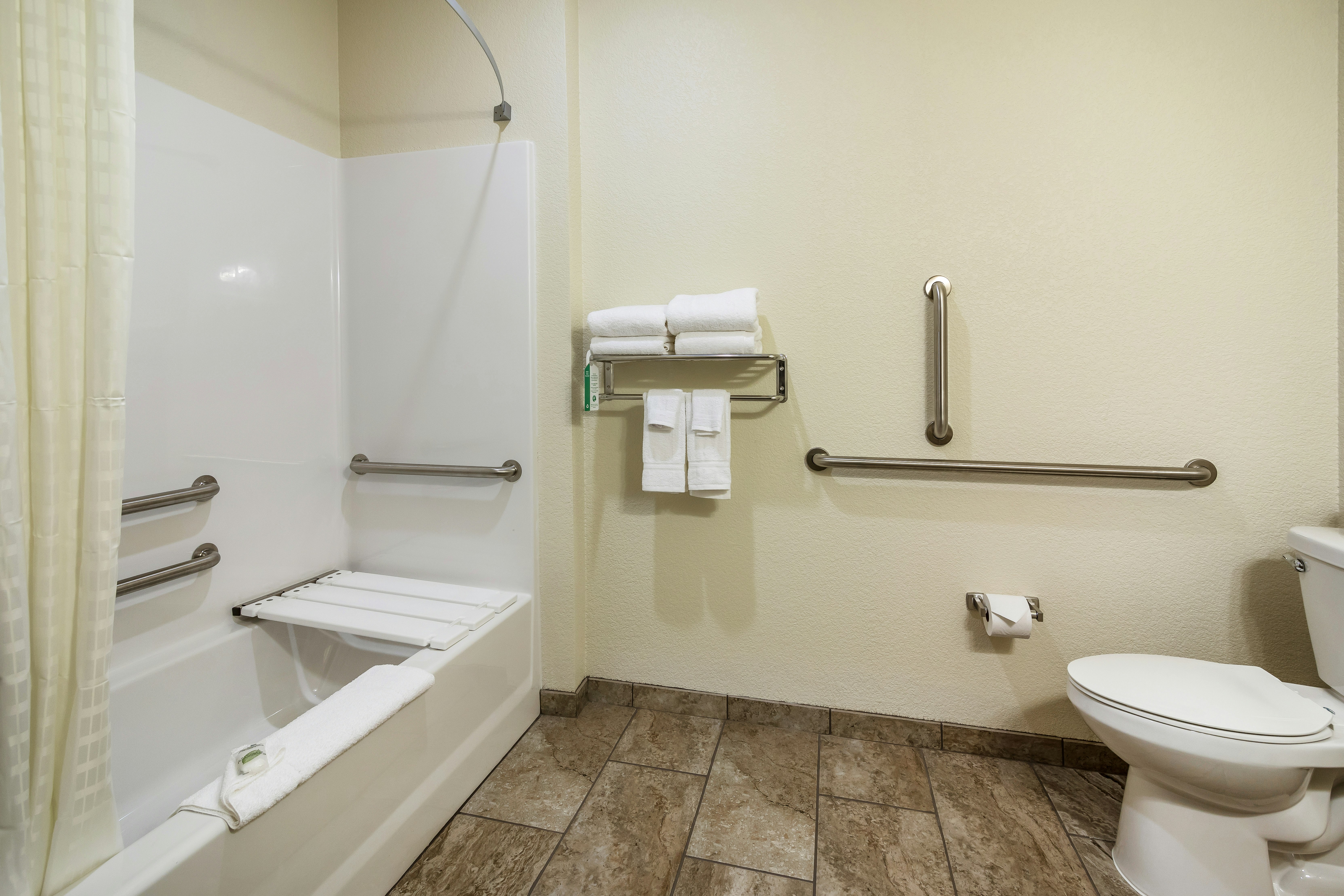Cobblestone Hotel and Suites Victor 49/52