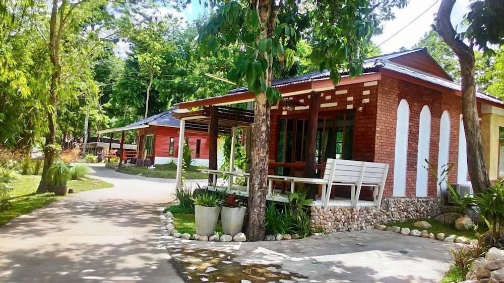 Lundaresort & Orchid 4/50