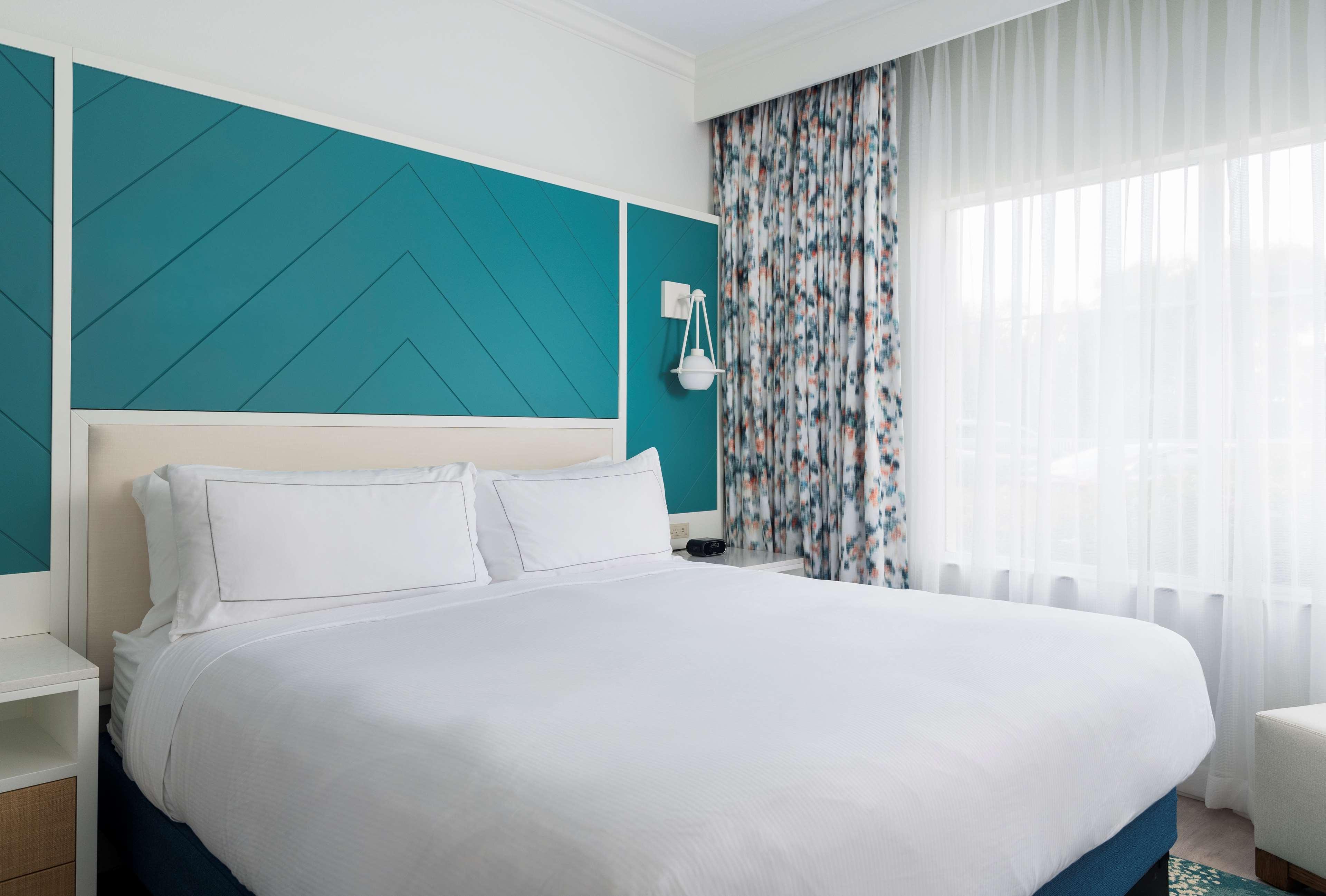 1 BEDROOM, SUITE, KING BED, CITY VIEW