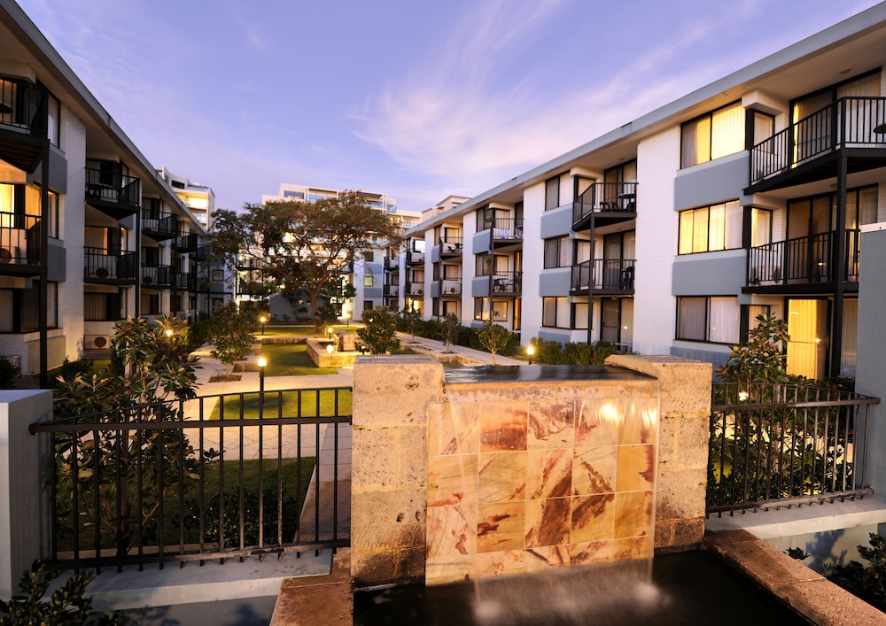 Lodestar Waterside Apartments 5/44